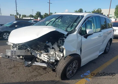 2022 Toyota Sienna Xle z USA, uszkodzony, nr VIN 5TDJRKEC7NS135845